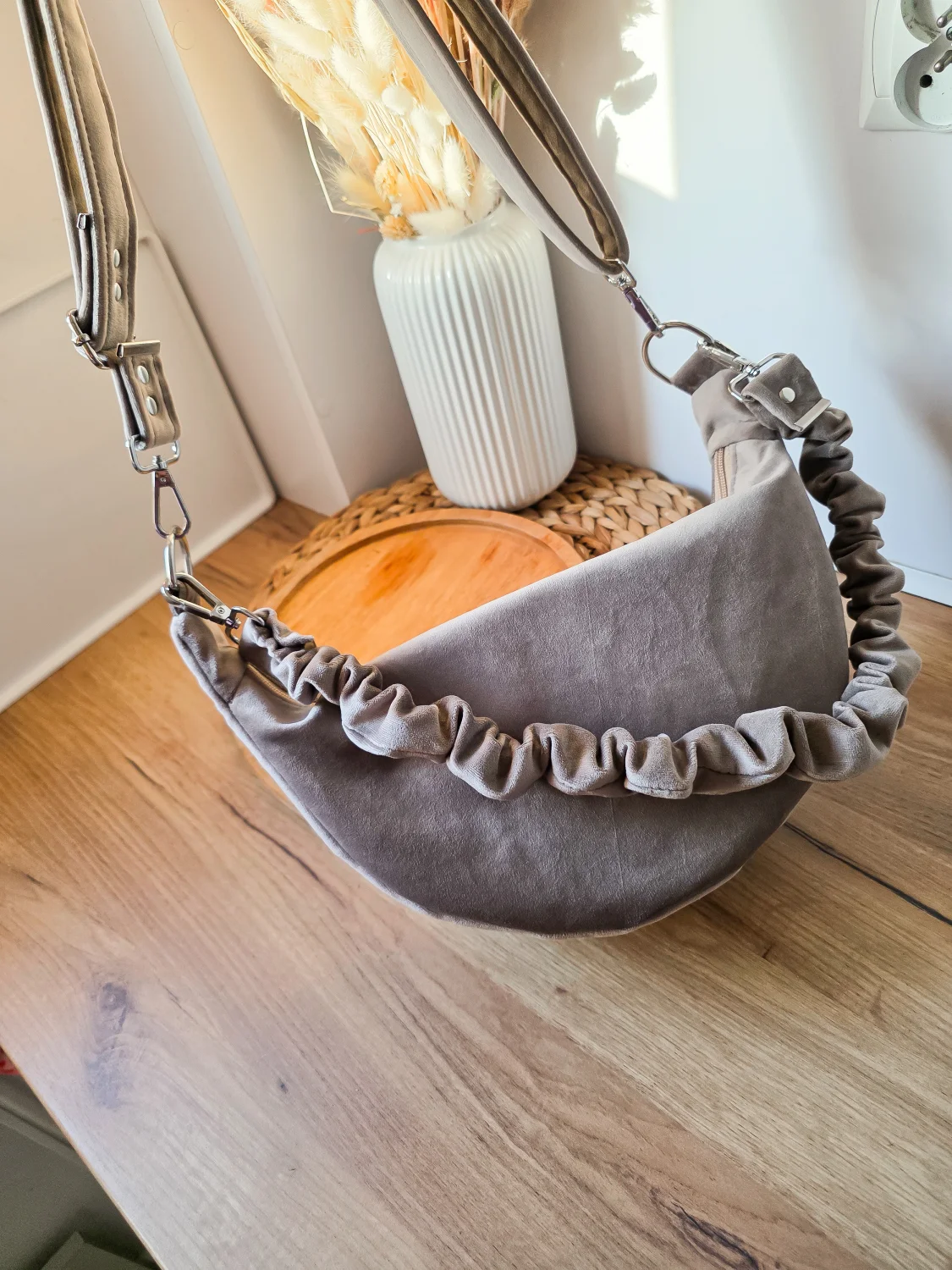 Torebka Półokrągła Luna z marszczonym paskiem