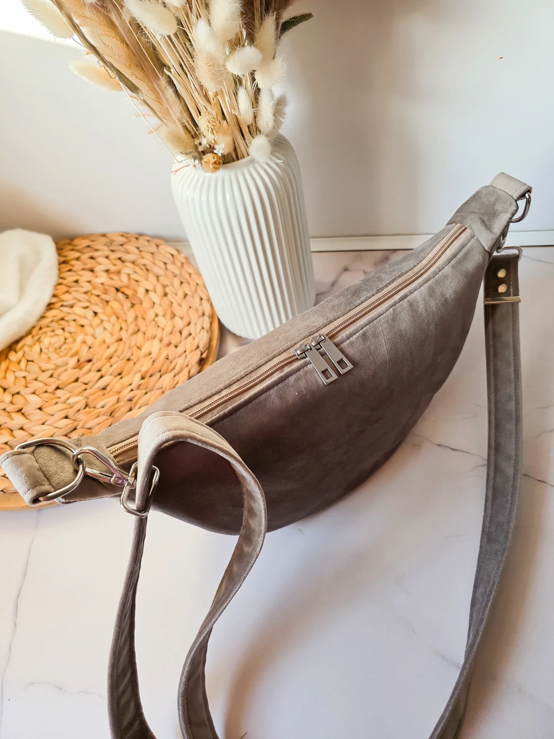 Torebka Półokrągła Luna z marszczonym paskiem