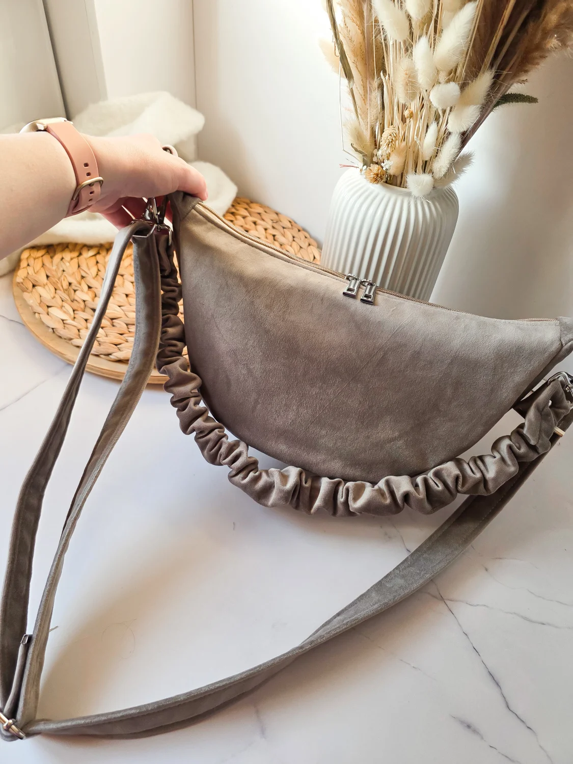 Torebka Półokrągła Luna z marszczonym paskiem