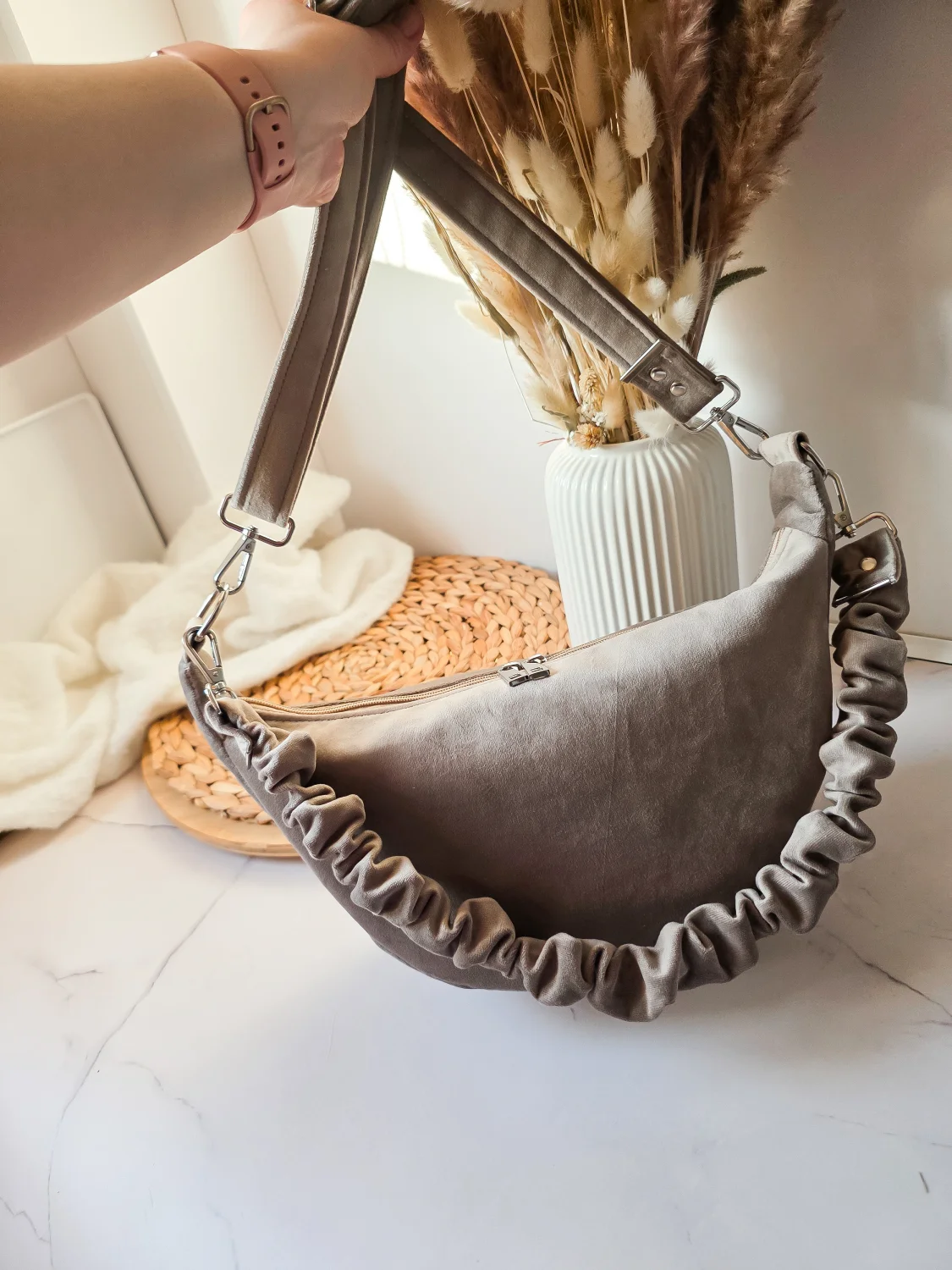 Torebka Półokrągła Luna z marszczonym paskiem