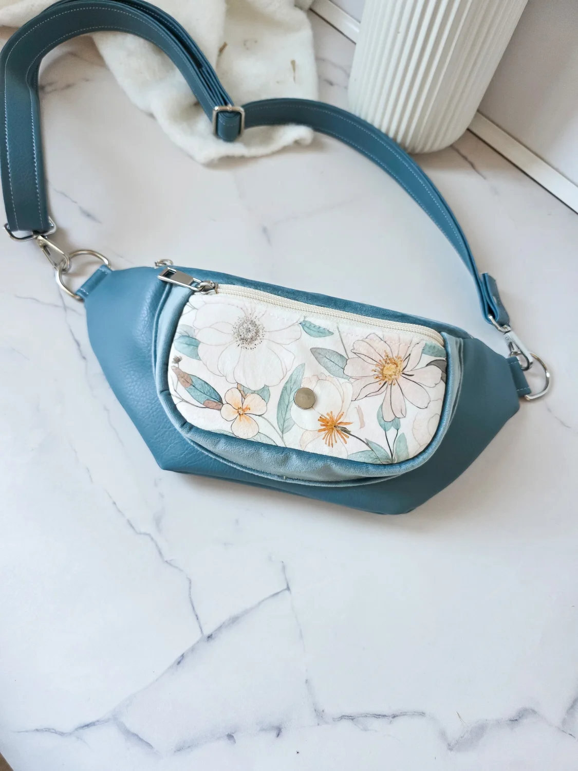 Nerka Pola Niebieskie Kwiaty 