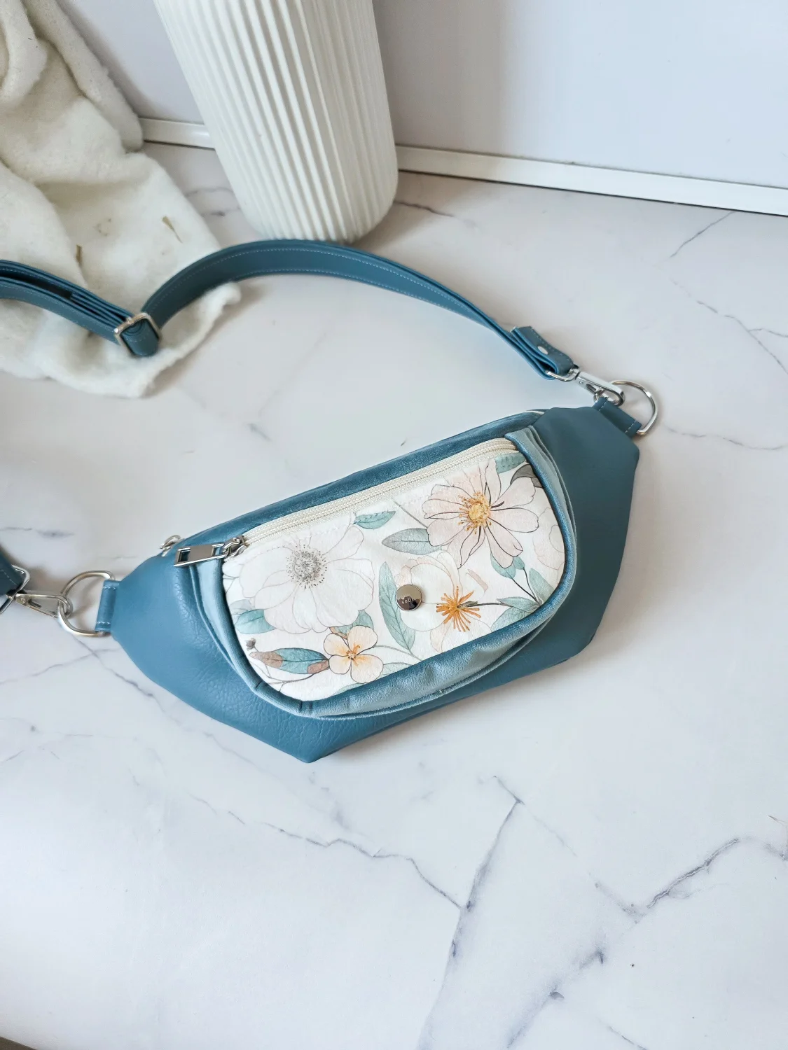 Nerka Pola Niebieskie Kwiaty 