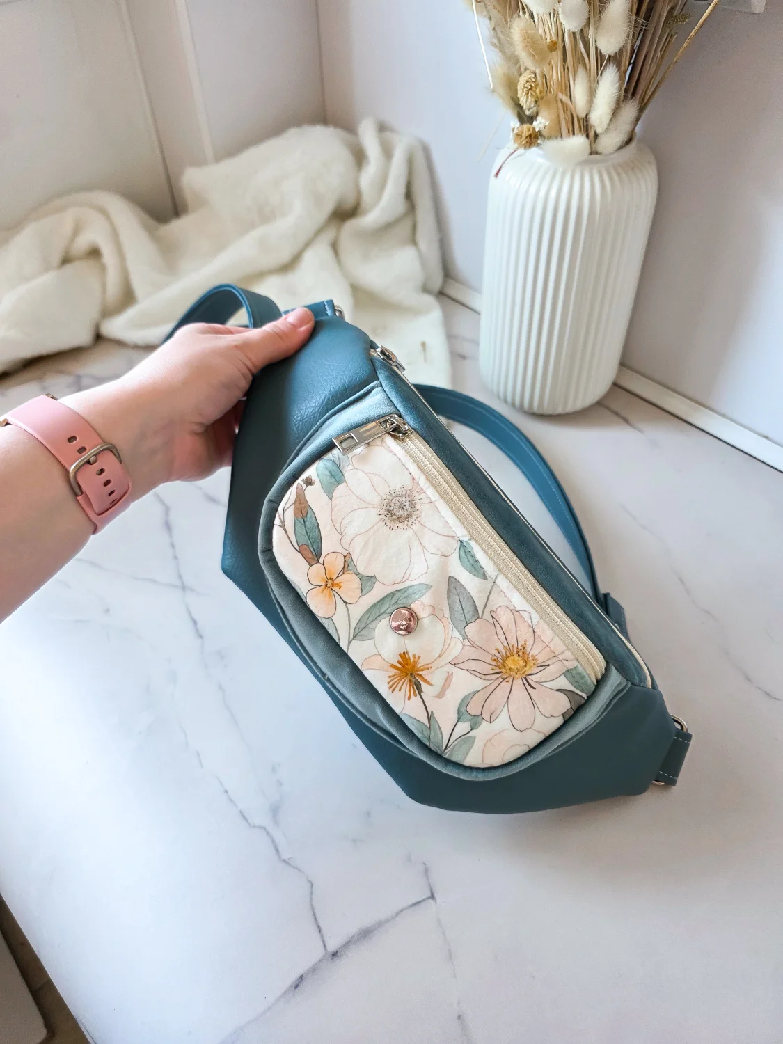 Nerka Pola Niebieskie Kwiaty 