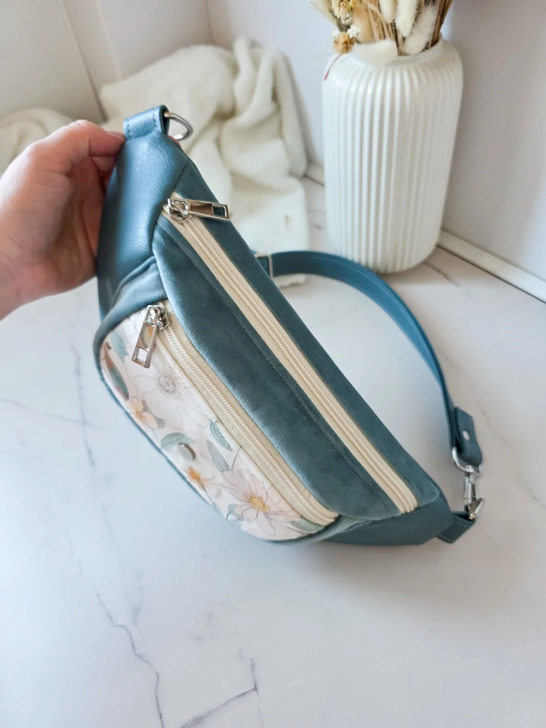 Nerka Pola Niebieskie Kwiaty 