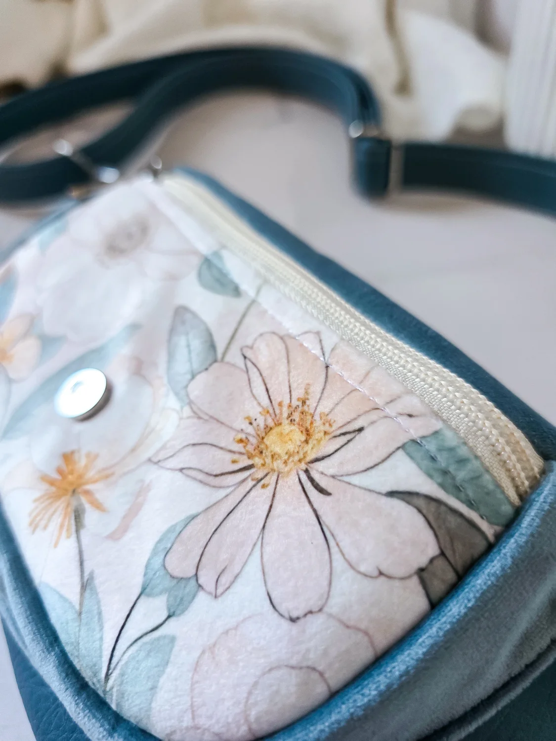 Nerka Pola Niebieskie Kwiaty 