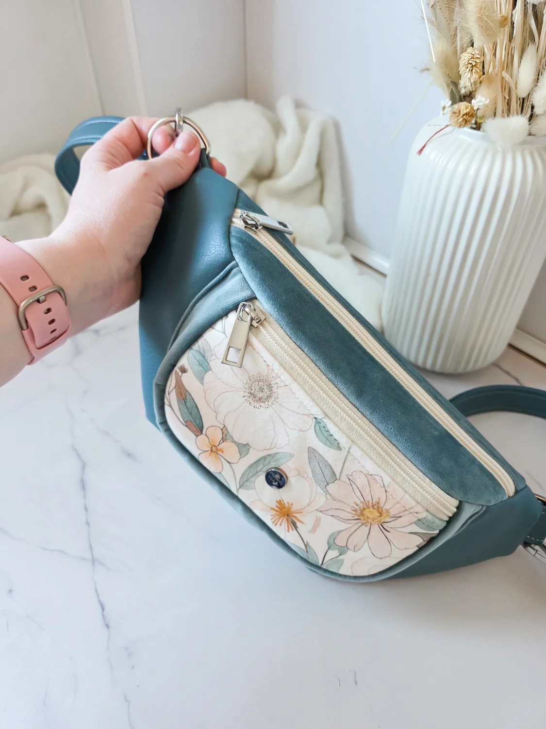 Nerka Pola Niebieskie Kwiaty 