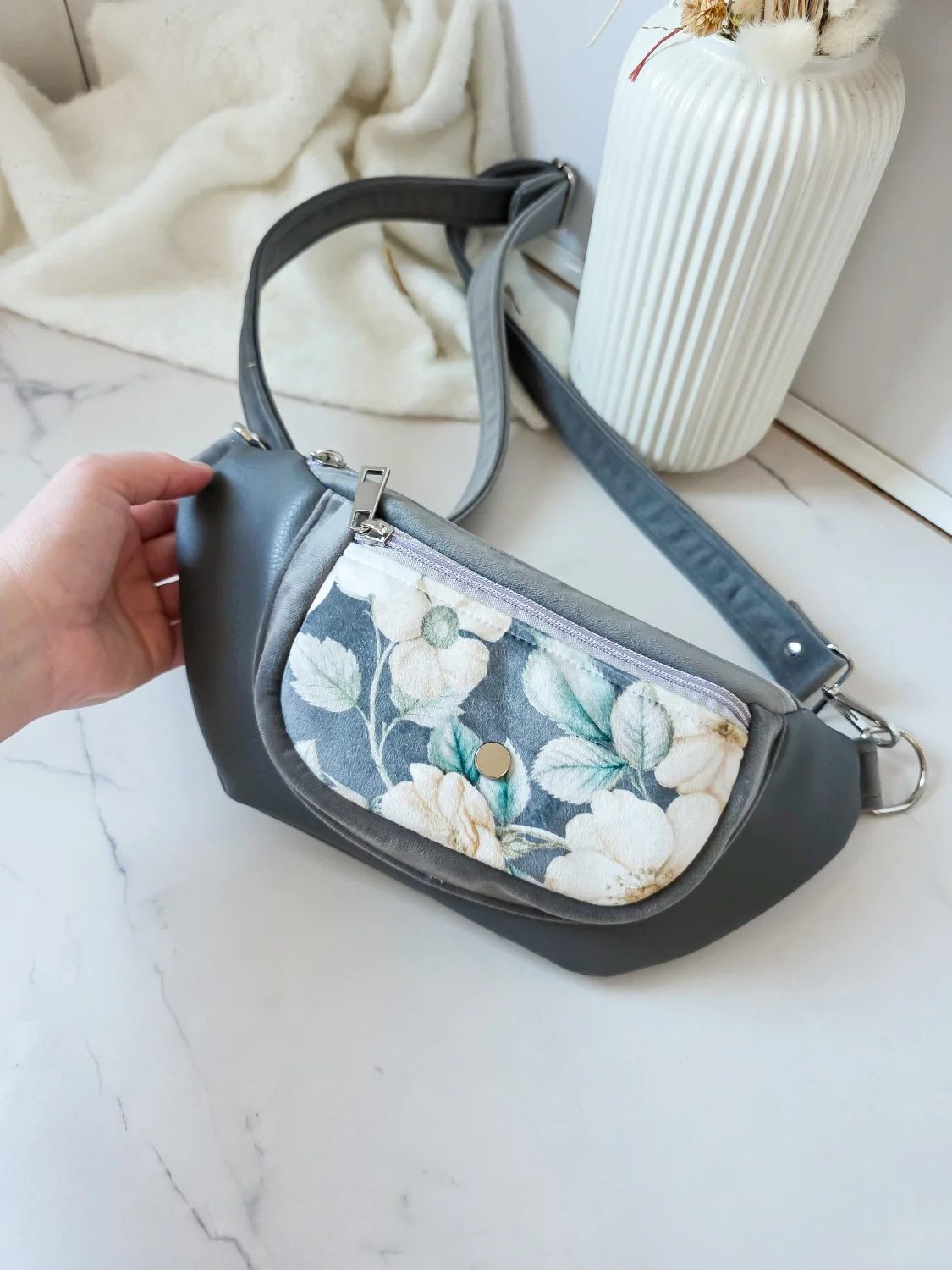 Nerka Pola Szara w Kwiaty