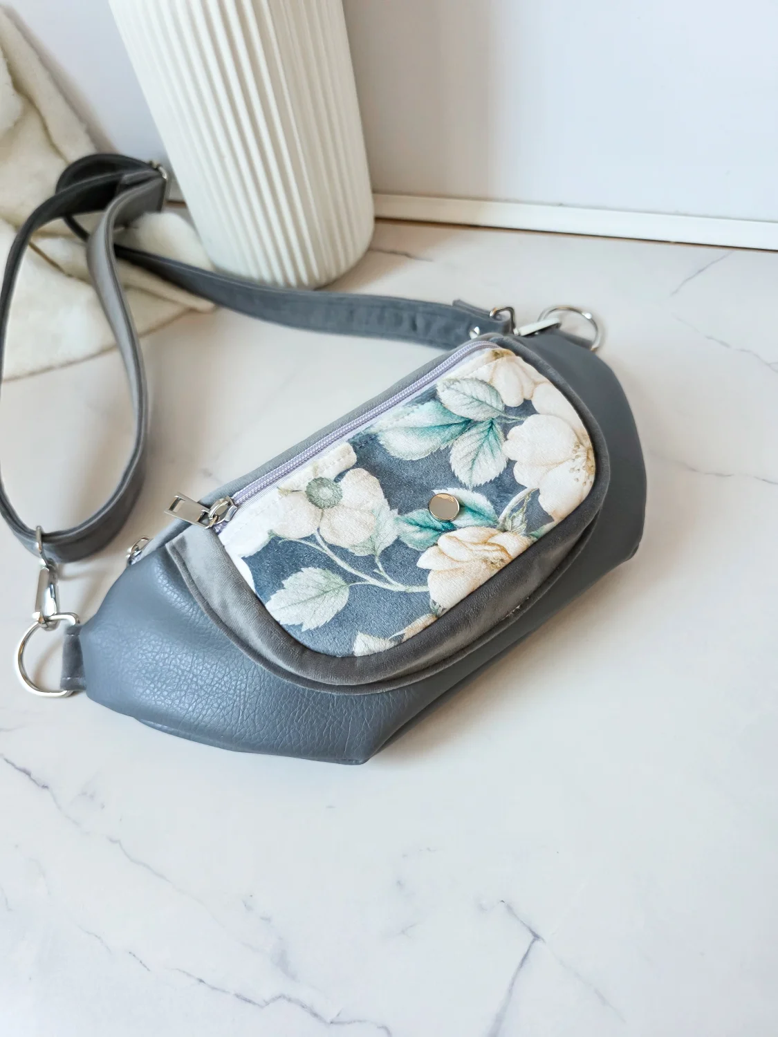 Nerka Pola Szara w Kwiaty