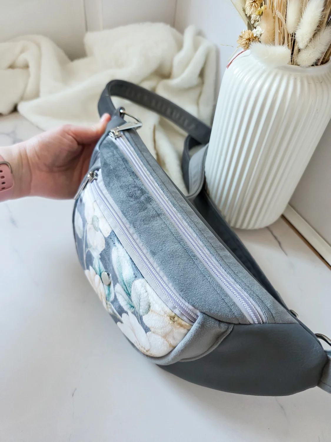 Nerka Pola Szara w Kwiaty