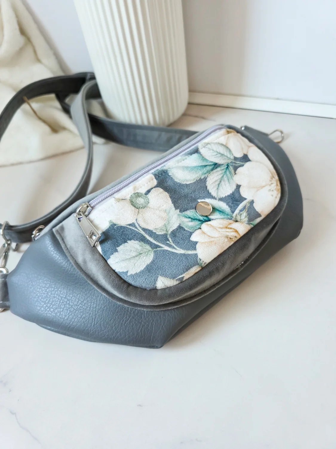 Nerka Pola Szara w Kwiaty